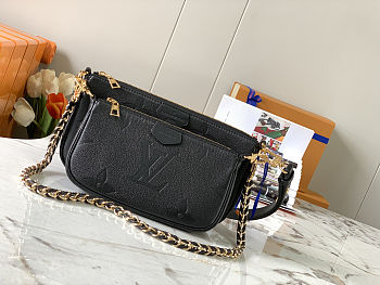 Louis Vuitton Multi Pochette Accessoires bag in black Monogram 25 x 14.5 x 4.5 cm