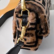 Fendi Baguette Medium FF Shearling Sheepskin Shoulder Bag Brown 26.5.15 cm - 3