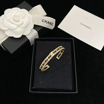 Chanel bracelet in black and gold-plated