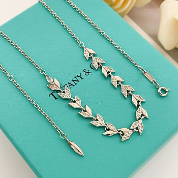 Tiffany & Co. Paloma Picasso Olive Leaf Vine necklace