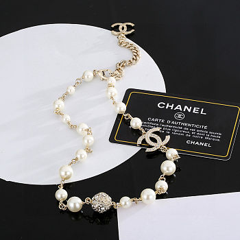 Chanel gold-tone metal and faux pearl necklace 