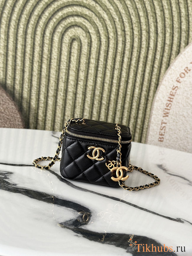 Chanel Mini Vanity with Chain bag in black lambskin leather with gold hardware 11x9 cm - 1