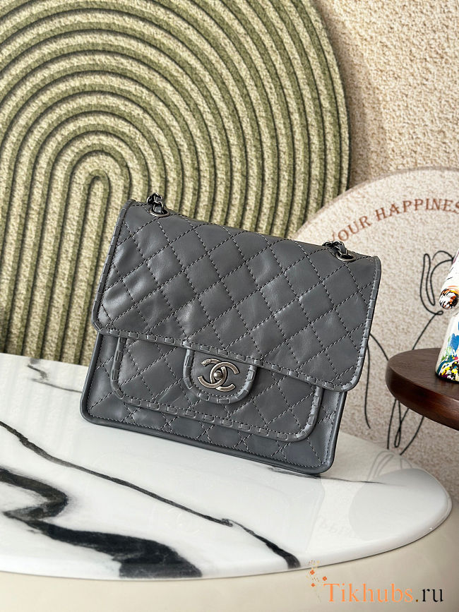 Chanel Classic Flap bag in a mini size and lambskin leather 26*11*23cm - 1