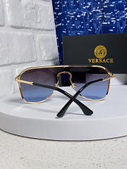 Versace shield-style sunglasses with blue gradient lenses - 5