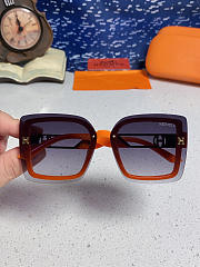  Hermes sunglasses featuring the 'H' logo  - 3