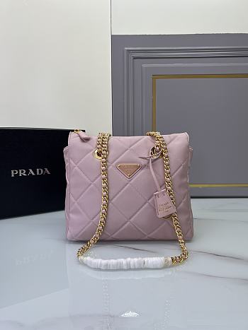 Prada Re-Edition 1995 Chaîne medium tote bag in light pink 25x24x5cm