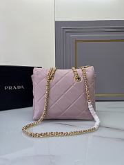 Prada Re-Edition 1995 Chaîne medium tote bag in light pink 25x24x5cm - 5