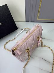 Prada Re-Edition 1995 Chaîne medium tote bag in light pink 25x24x5cm - 3