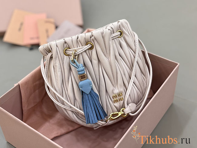 Miu Miu Matelassé nappa leather pouch in beige 14x16x7.5 cm - 1