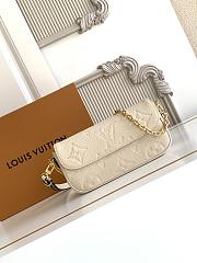 Louis Vuitton Wallet On Chain Ivy bag in cream 23.5x12x4.3 cm - 1