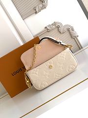 Louis Vuitton Wallet On Chain Ivy bag in cream 23.5x12x4.3 cm - 2