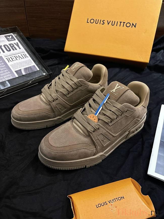 Louis Vuitton LV Trainer sneakers in a brown suede - 1