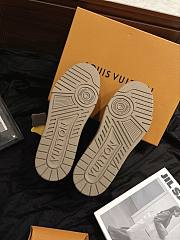 Louis Vuitton LV Trainer sneakers in a brown suede - 6