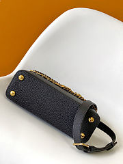 Louis Vuitton Capucines BB handbag Taurillon leather in black color with accessory 27x17.3x9 cm - 4