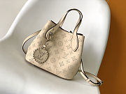 Louis Vuitton Blossom PM bag Mahina leather in light beige 20x20x12.5 cm - 3