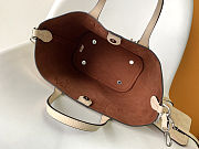 Louis Vuitton Blossom PM bag Mahina leather in light beige 20x20x12.5 cm - 4