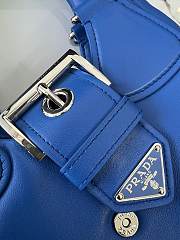Prada Re-Edition 2002 bag is featured in a striking blue leather 22.5x16x7.5cm - 6