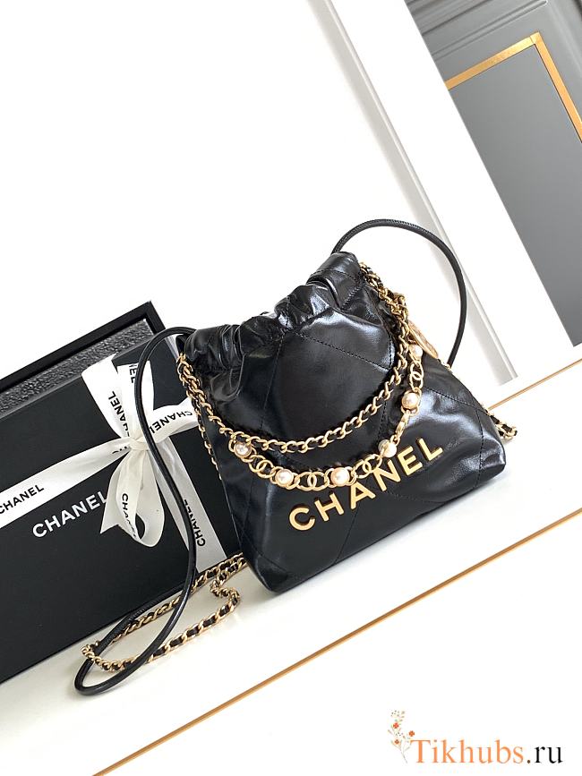 Chanel 22 mini handbag made of shiny calfskin with gold-tone hardware 20*19*6cm - 1