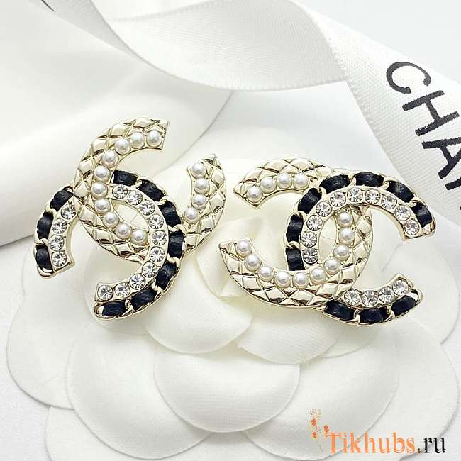 Chanel CC earrings with elegant pearl and gemstone details - 1