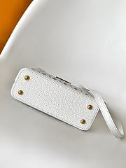 Louis Vuitton Capucines Mini bag in a white laser-cut design 14x8x21 cm - 6