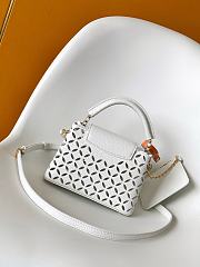 Louis Vuitton Capucines Mini bag in a white laser-cut design 14x8x21 cm - 5