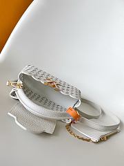 Louis Vuitton Capucines Mini bag in a white laser-cut design 14x8x21 cm - 2