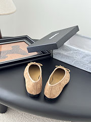 Chanel ballet flats are beige suede - 5