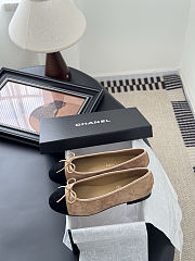 Chanel ballet flats are beige suede - 3