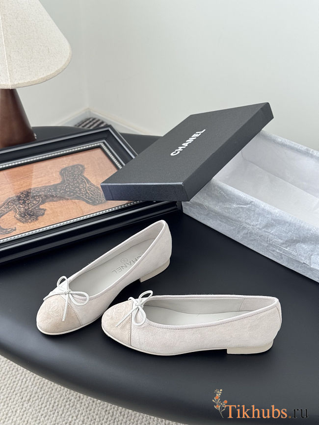 Chanel suede cap-toe ballerina flats in beige and white color - 1