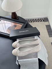Chanel suede cap-toe ballerina flats in beige and white color - 4
