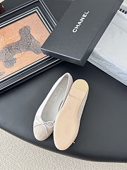 Chanel suede cap-toe ballerina flats in beige and white color - 3