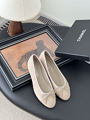Chanel ballerina flats in beige suede - 5