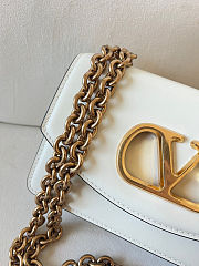 Valentino Garavani Vain shoulder bag in white color 19.5x13x7 cm - 3