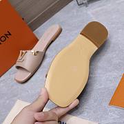 Louis Vuitton LV Capri Flat Mules in beige color - 5