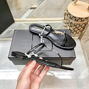 Saint Laurent Cassandra flat sandals in black patent leather - 2