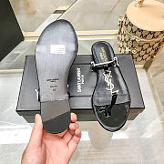 Saint Laurent Cassandra flat sandals in black patent leather - 3