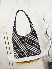 Burberry Canvas Check Large Shoulder Bag Black Calico 27.5 x 16 x 29 cm - 5