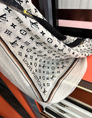 Louis Vuitton Bejeweled Scarf 100x200cm - 3