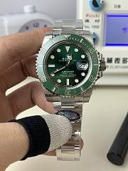 Rolex Submariner Date 116610LV Hulk watch 40 mm dial - 1