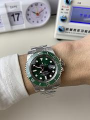 Rolex Submariner Date 116610LV Hulk watch 40 mm dial - 2