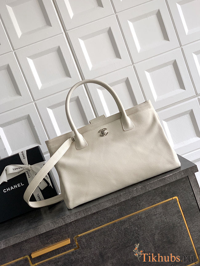 Chanel Executive Leather White Tote 24x36x14 cm - 1