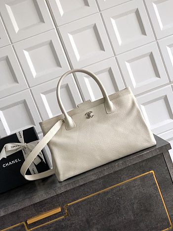 Chanel Executive Leather White Tote 24x36x14 cm