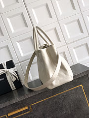 Chanel Executive Leather White Tote 24x36x14 cm - 5