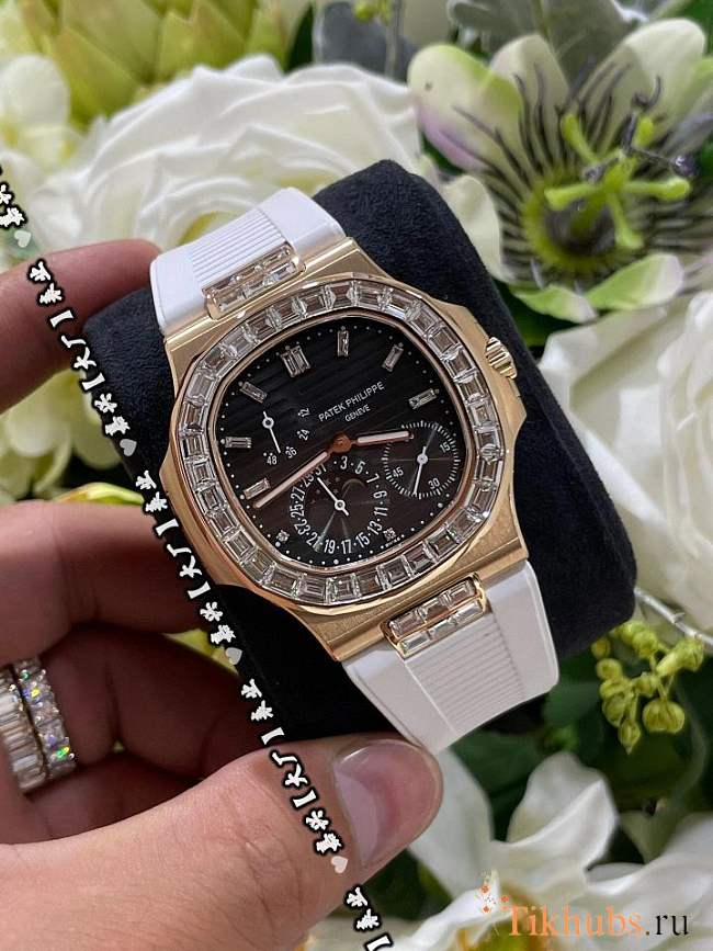 Patek Philippe Nautilus Watch 40MM - 1
