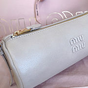 Miu Miu logo-embossed Leather Pouch Bag 22 x 9 x 9 cm - 3