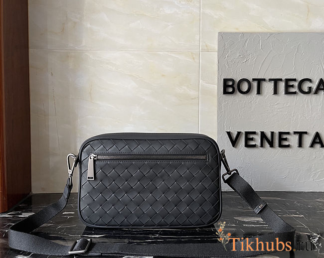 Bottega Veneta Men's BV Crossbody Bag 27x17x7cm - 1