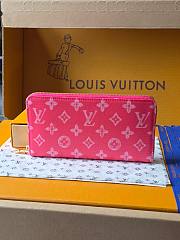 Louis Vuitton Zippy Wallet in a vibrant pink monogram denim 19.5 x 10.5 x 2.5 cm - 1