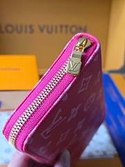 Louis Vuitton Zippy Wallet in a vibrant pink monogram denim 19.5 x 10.5 x 2.5 cm - 6