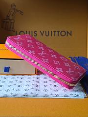 Louis Vuitton Zippy Wallet in a vibrant pink monogram denim 19.5 x 10.5 x 2.5 cm - 4