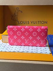 Louis Vuitton Zippy Wallet in a vibrant pink monogram denim 19.5 x 10.5 x 2.5 cm - 3